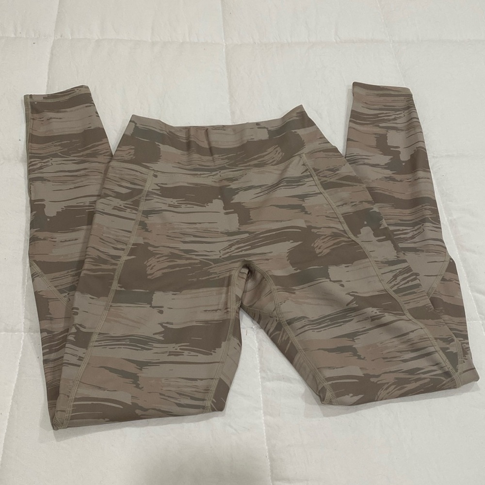 Alphalete surface pocket leggings